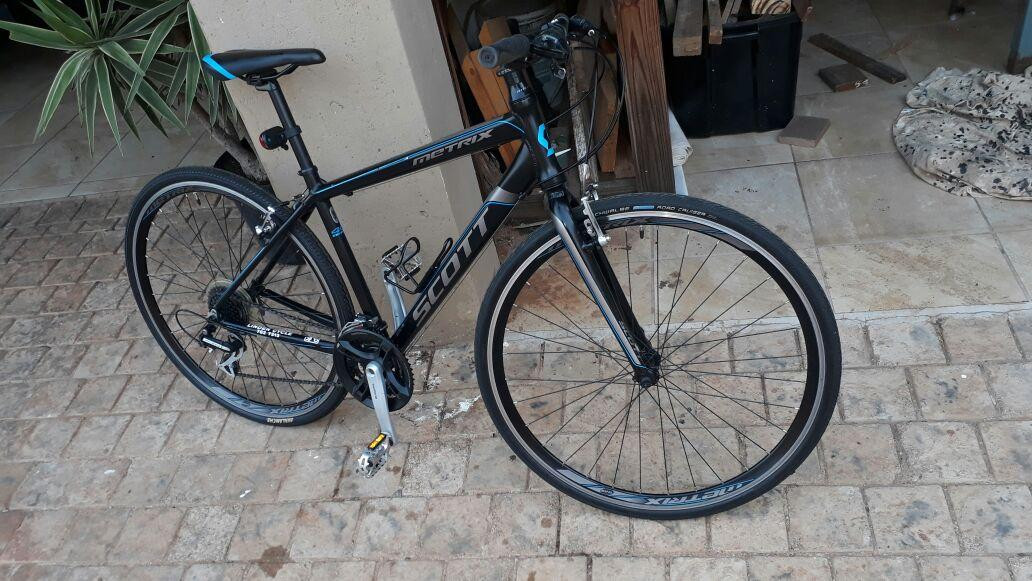 Scott Metrix 40 Small Commuter Bikes Bike Hub - Main Image