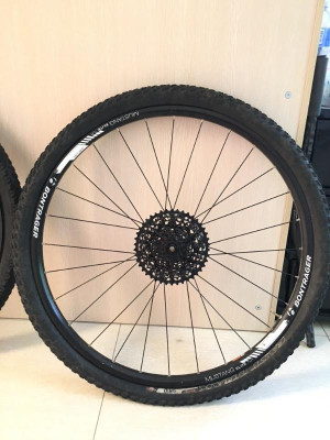 Bontrager Mustang Elite TLR Wheelset Mountain Bike Wheels Bike Hub