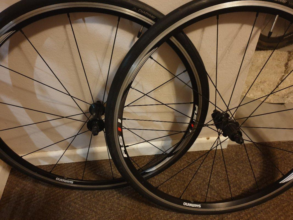 Shimano RS2 Alloy Wheels | Road Bike Wheels | Bike Hub