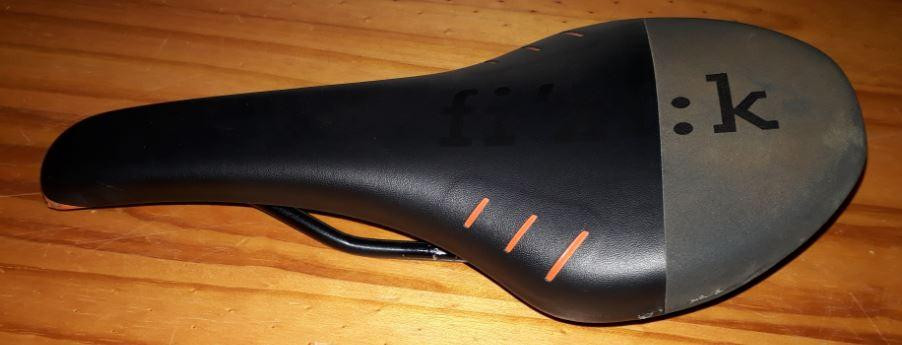 Fizik Selle de VTT Tundra M5 pour Homme, Noir, Argent, Taille Unique