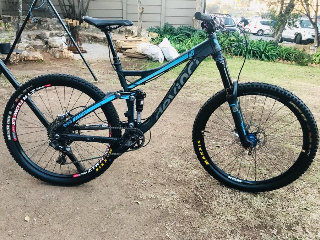 Devinci Troy - Medium - Enduro- Negotiable | Dual Suspension