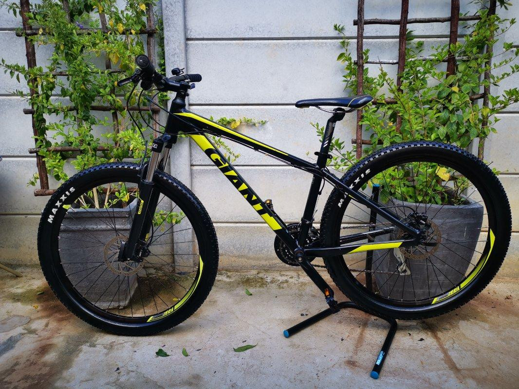 SMALL GIANT TALON TUBELESS Hardtail Mountain Bikes