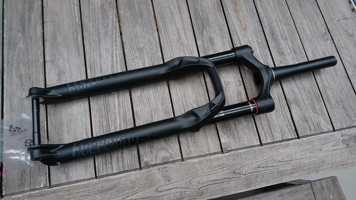 On Hold. Rockshox Revelation 29
