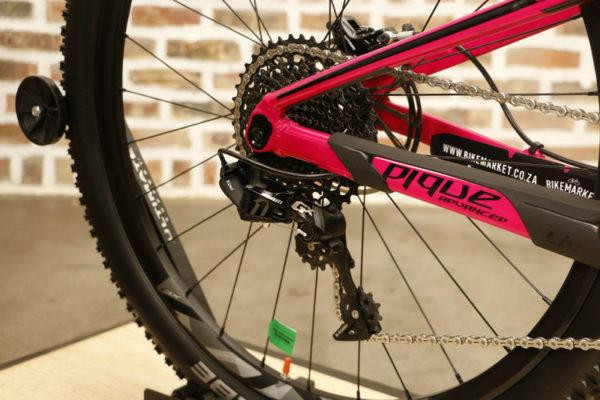 liv pique advanced 2