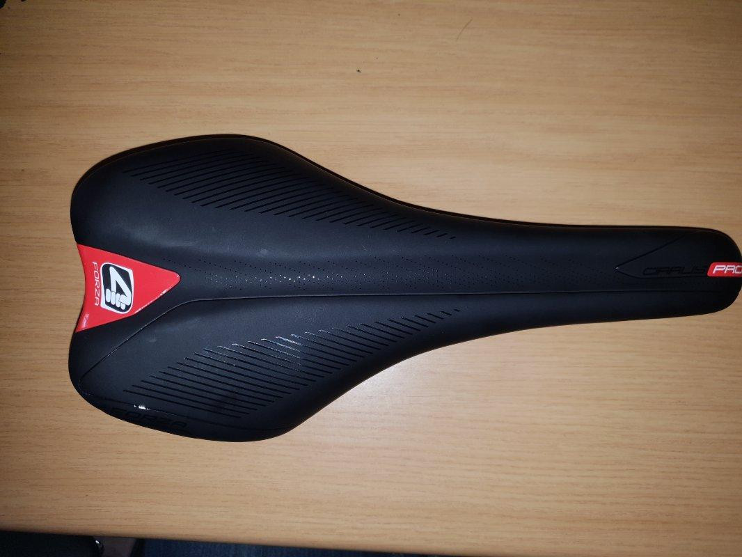 Forza Cirrus Pro Saddle Saddles Bike Hub