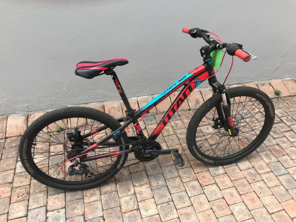 titan junior bikes