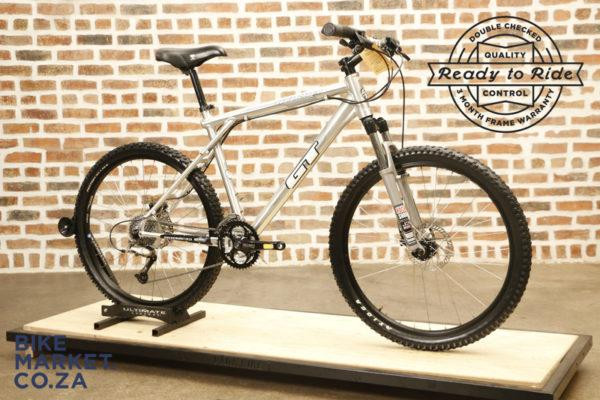 BM2221 GT AVALANCHE 1.0 (M) | Hardtail Mountain Bikes | Bike Hub