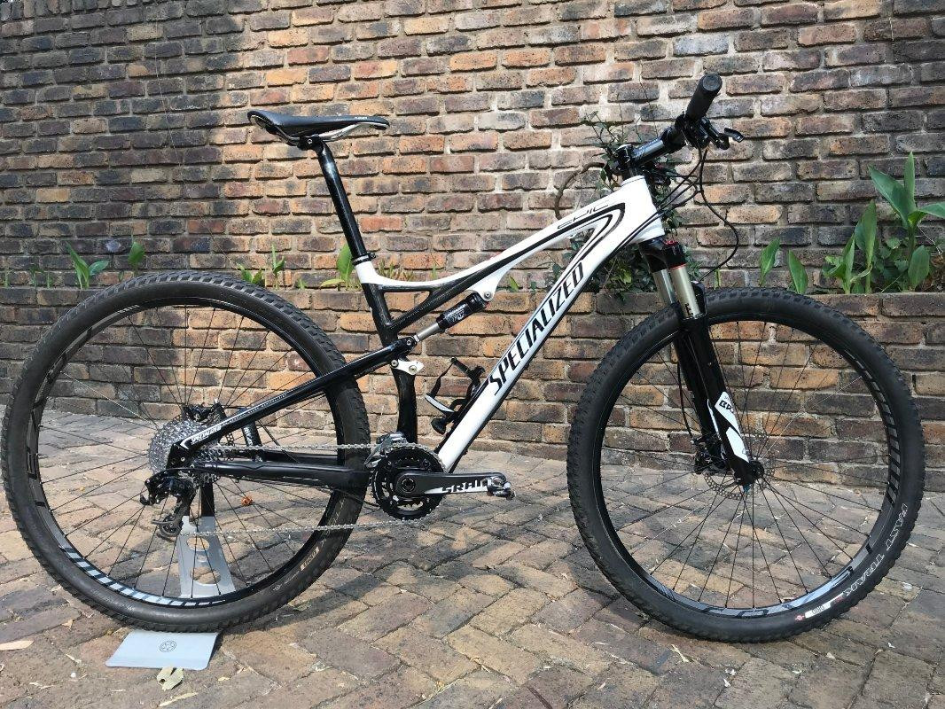Specialized Epic Expert Carbon 29 (Large) Dual Suspension