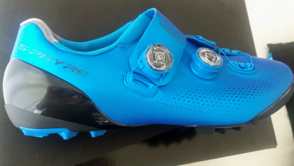 blue mountain bike shoes