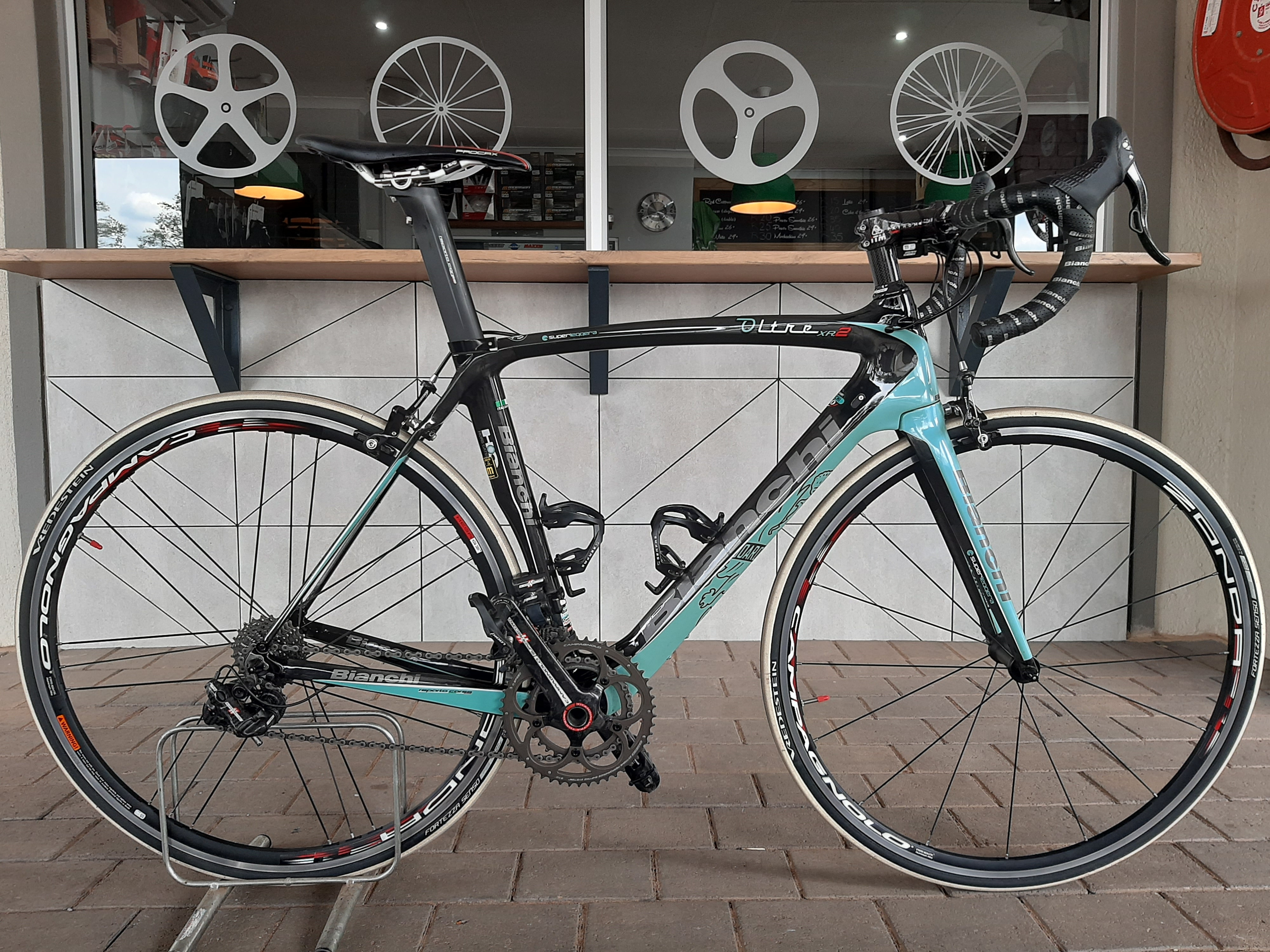 Bianchi Oltre XR2 | Road Bikes | Bike Hub
