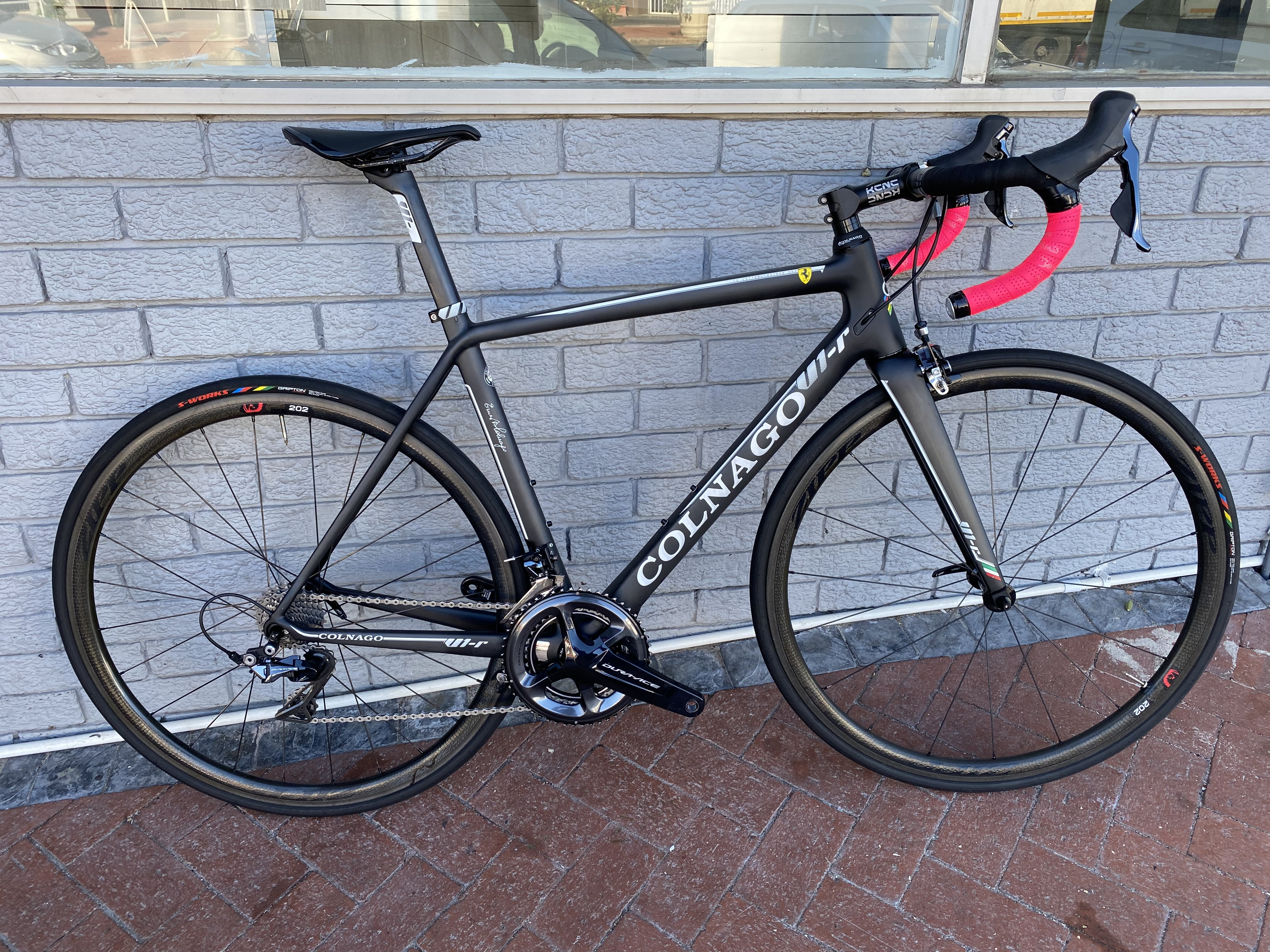 2018 COLNAGO V1-R | Road Bikes | Bike Hub
