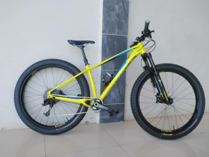 2016 Specialized Fuse Expert Small Hardtail Mountain Bikes