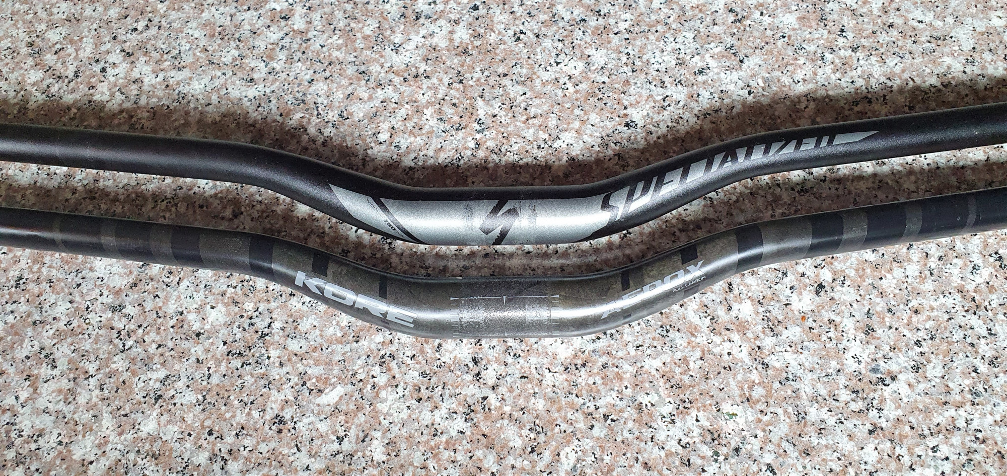 Riser Handlebars: Specialized 780mm KORE Carbon Handlebars
