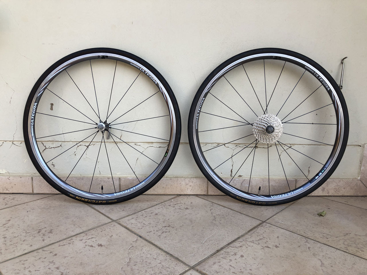 Shimano Ultegra 6600 series wheel set w/Gatorskins | Road