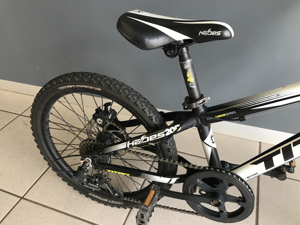 titan junior bikes