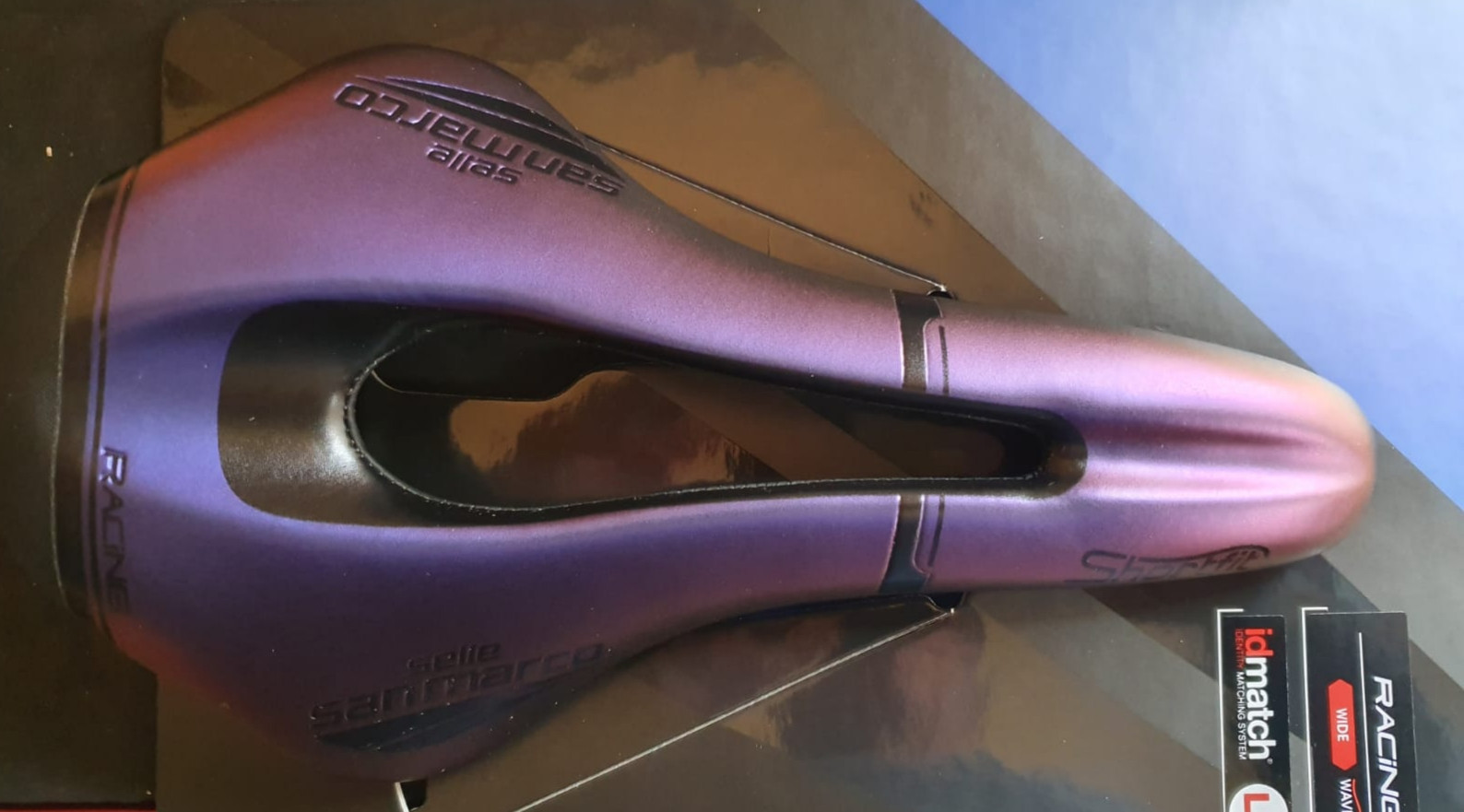 Selle San Marco Shortfit Iridescent Saddles Bike Hub