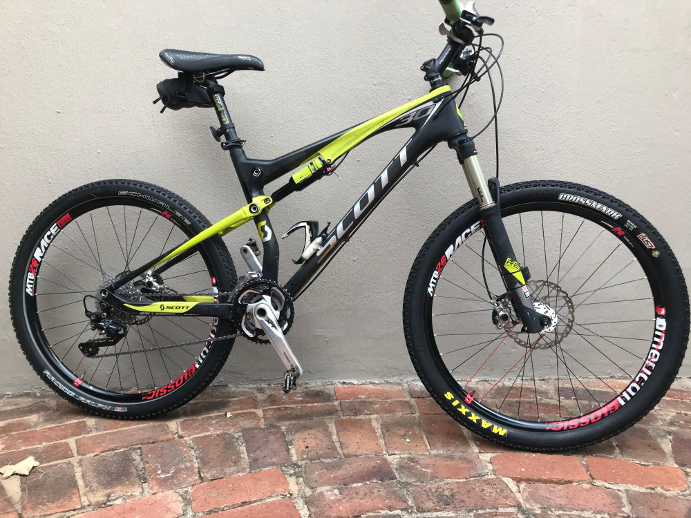dual fork mountain bike