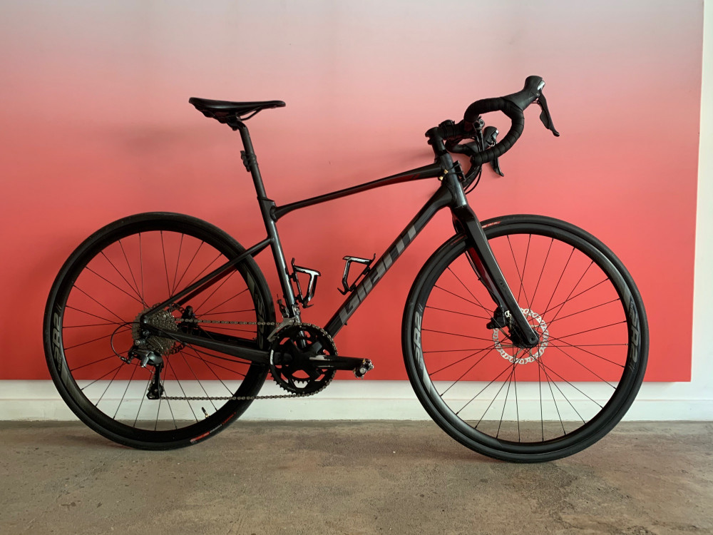 Giant Revolt : M | Bike Hub