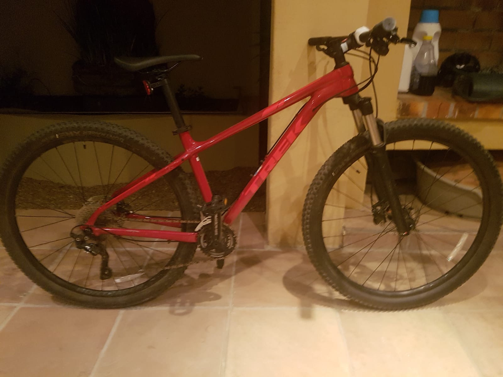 Trek Xcaliber 8 | Hardtail Mountain Bikes | Bike Hub