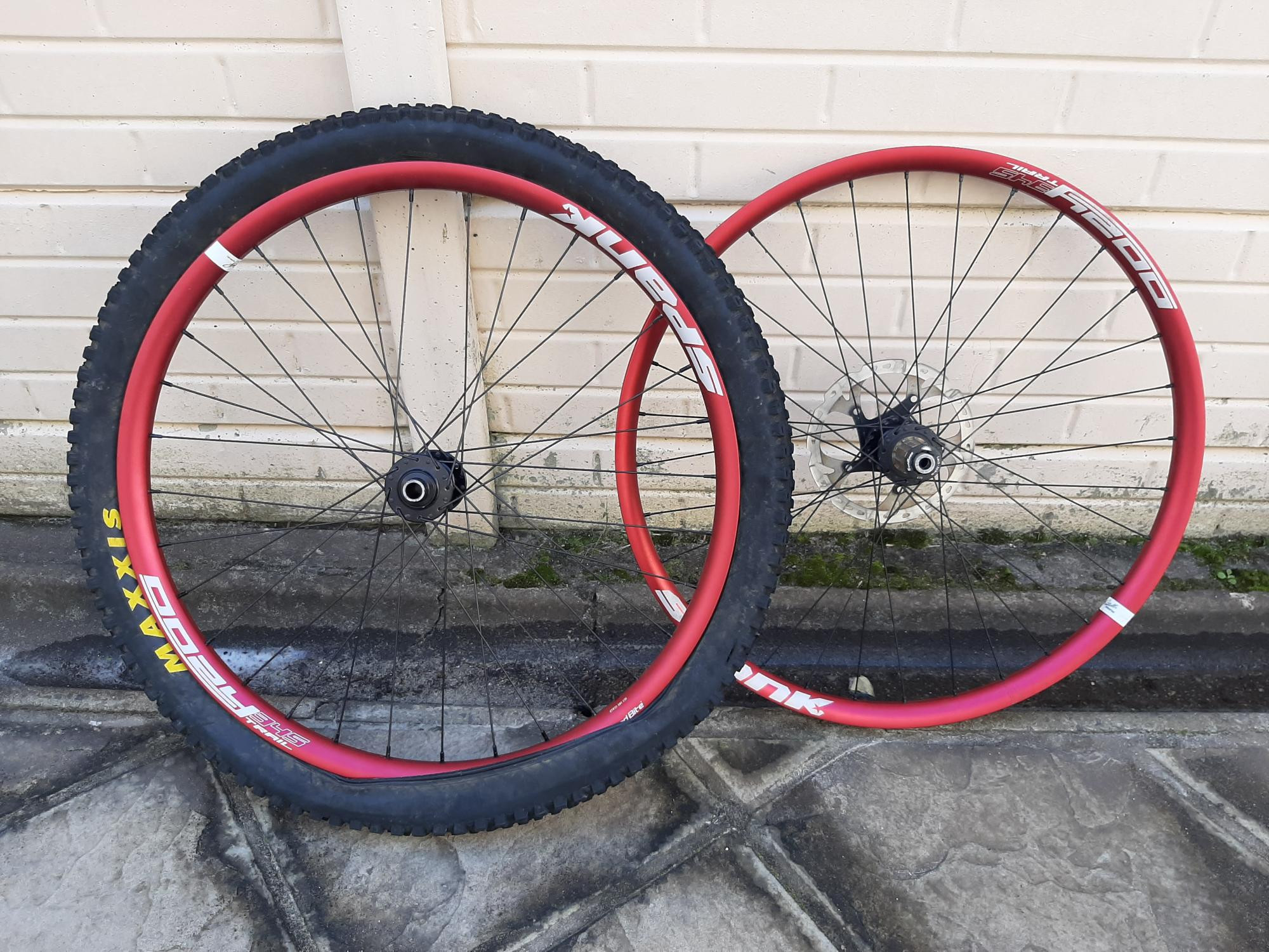 Spank Oozy Trail 345 (650b) Hope Pro2 Evo Wheels Mountain Bike