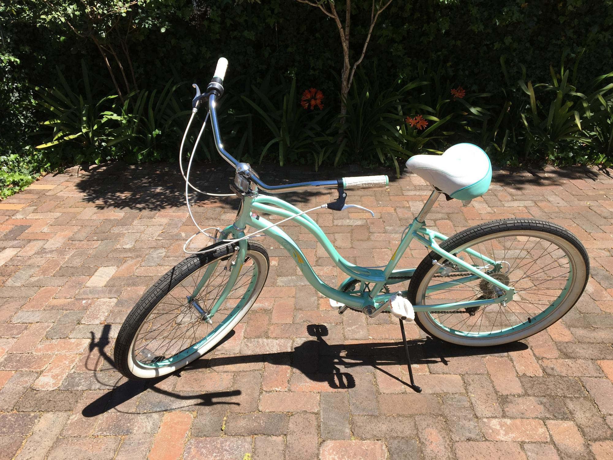 Ladies suburban cruiser Schwinn Sprite gears Commuter Bikes