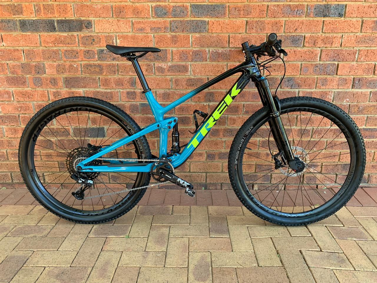 TREK Top Fuel 9.8 Teal (M-L) | Dual Suspension Mountain Bikes