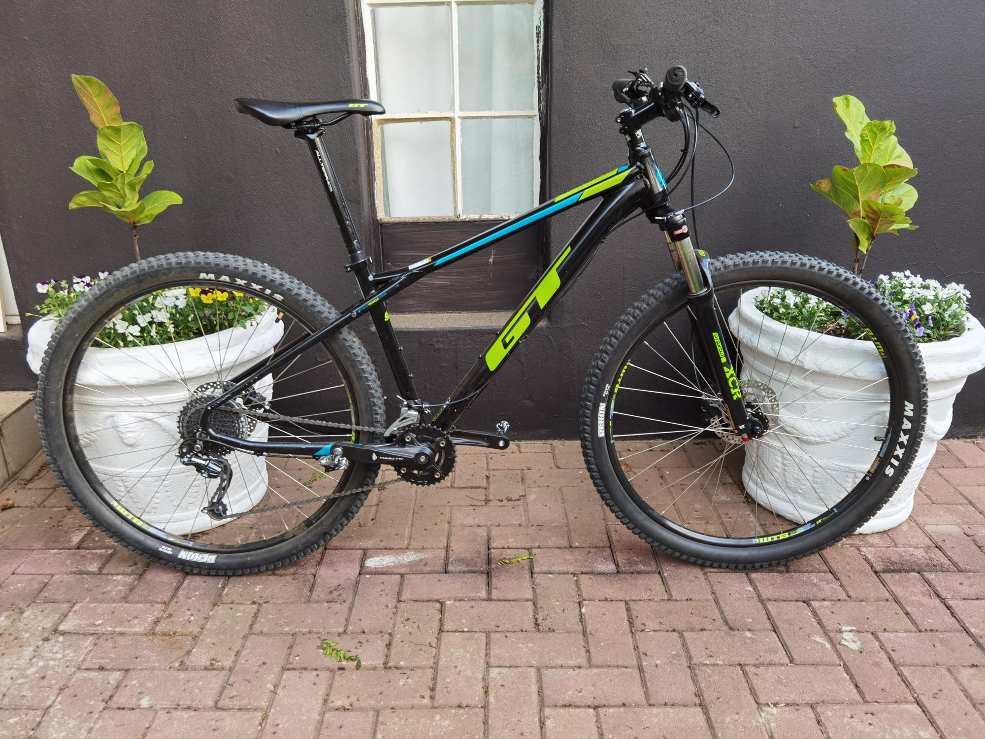 GT Avalanche Comp Hardtail Mountain Bikes Bike Hub