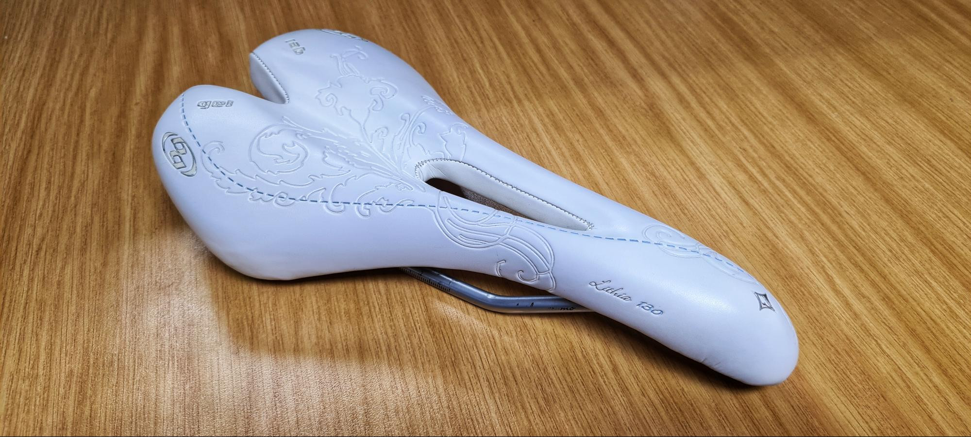 Specialized Womens Lithia Gel Saddle Saddles Bike Hub