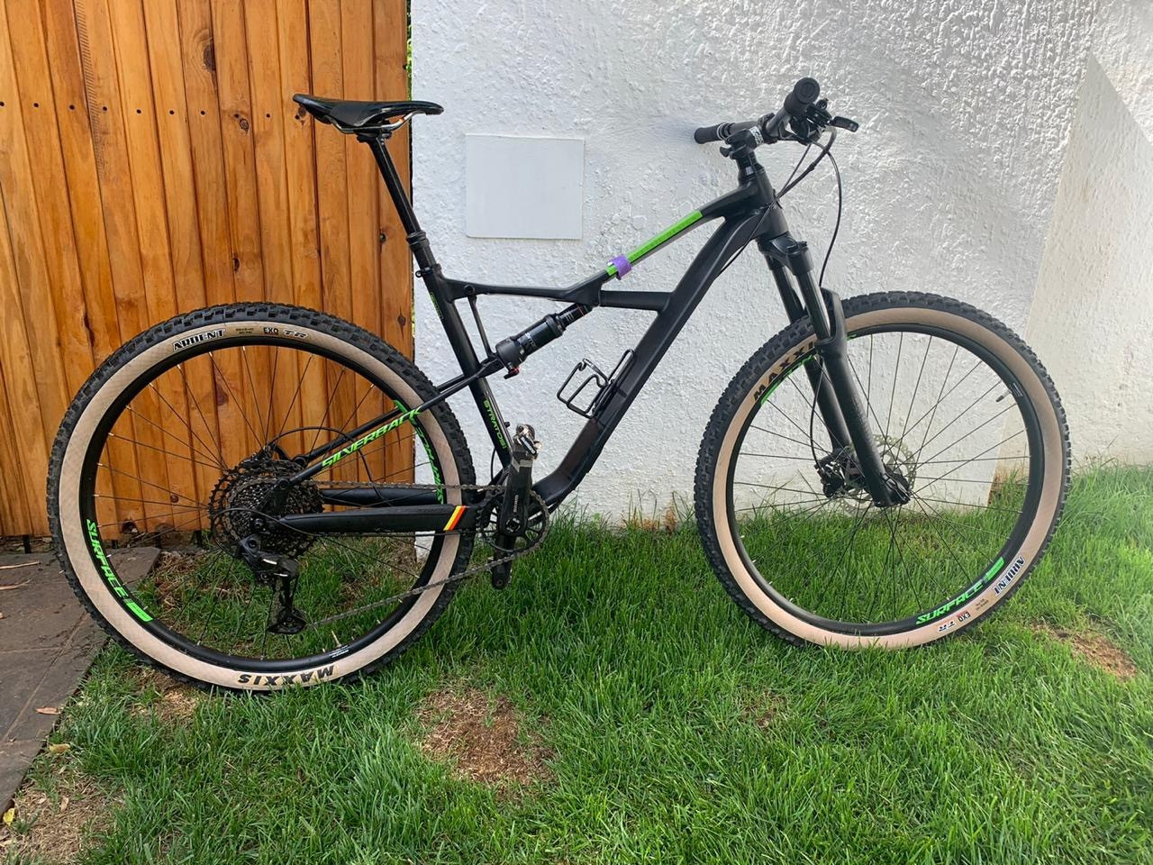 Maxxis Ardent Tyres (Skinwall *Like new X2 Mountain Bike