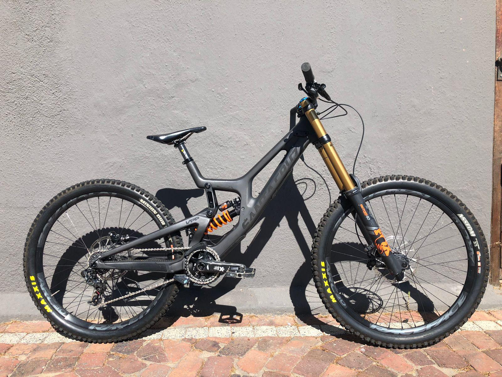 Santa Cruz V10 | Downhill Bikes | Bike Hub Santa Cruz V10 | Downhill Bikes | Bike Hub