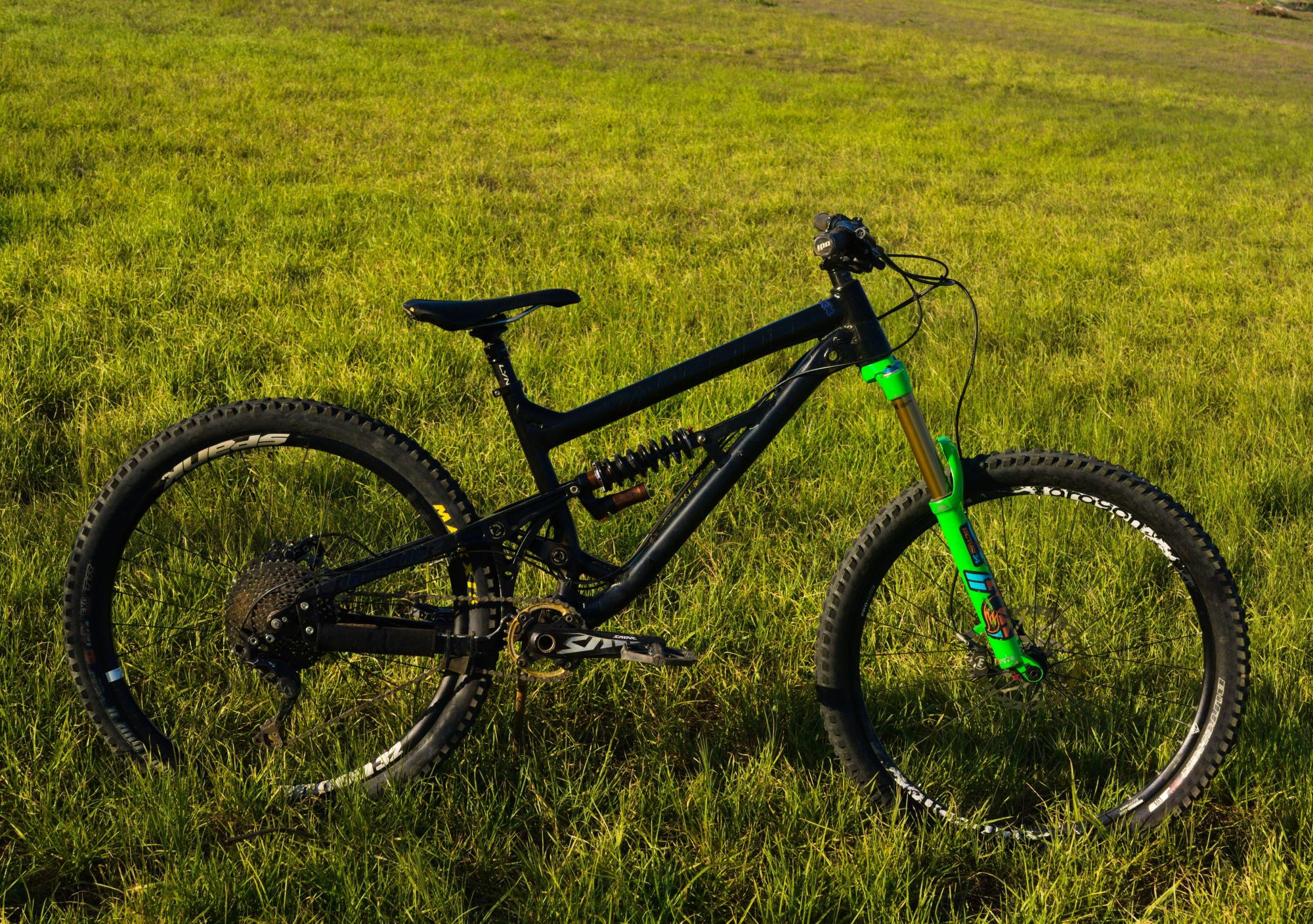 Banshee Darkside | Dual Suspension Mountain Bikes | Bike Hub