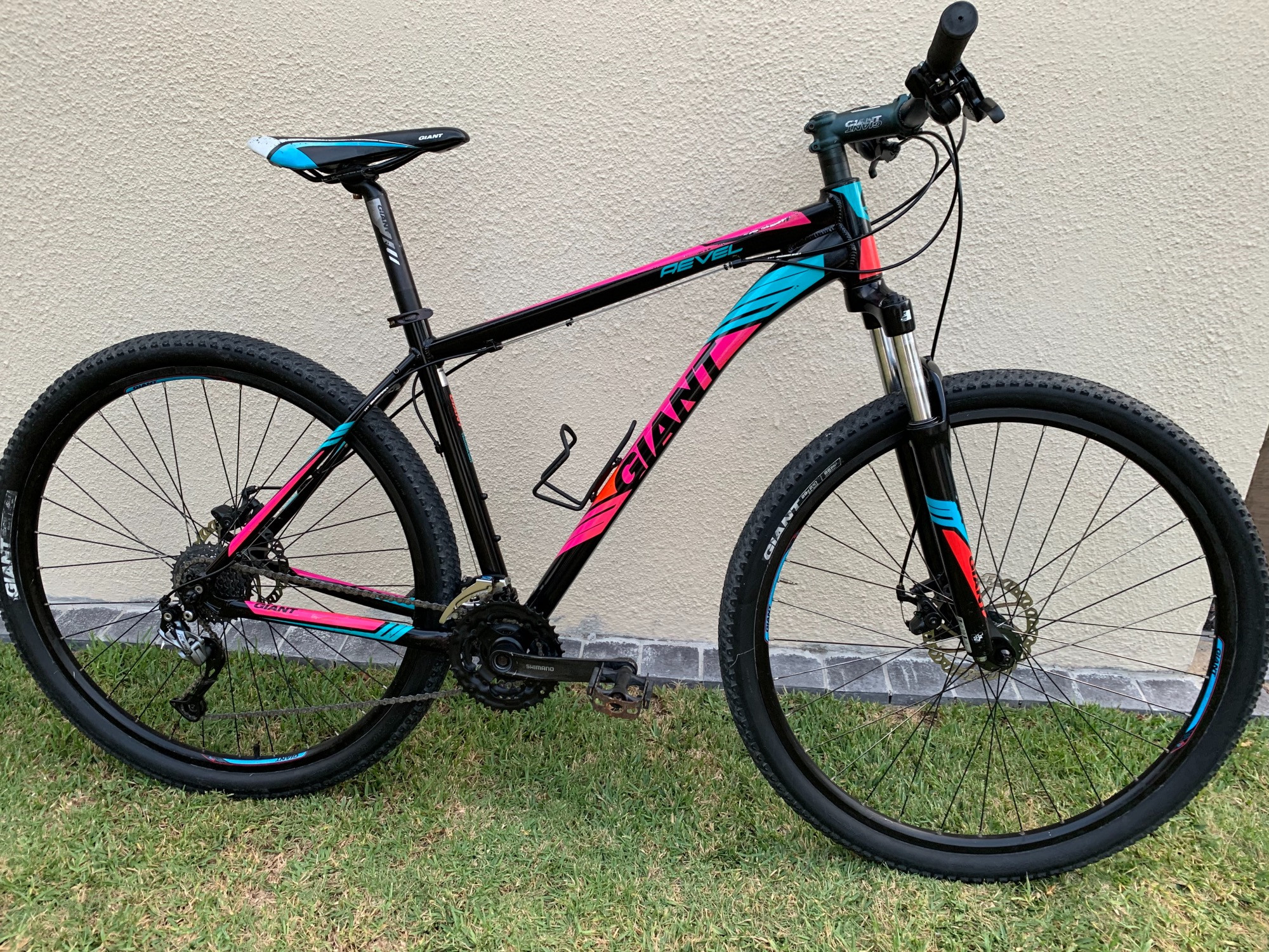 Giant Revel MTB Hardtail Mountain Bikes Bike Hub