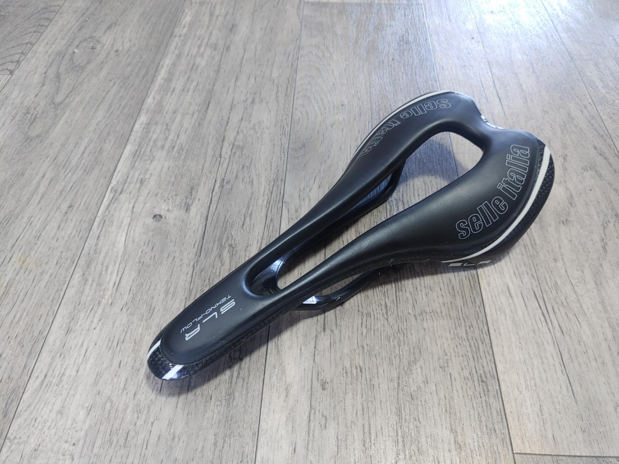 パーツ SELLE ITALIA SLR TEKNO FLOW s3 Selle Italia SLR Boost Tekno Superflow Saddle | Sigma Sports