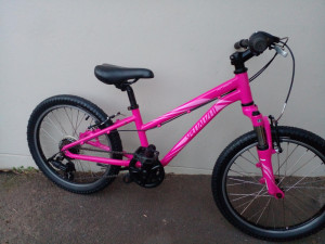 Specialized Hotrock 20inch | Kids Bikes | Bike Hub Specialized Hotrock 20inch | Kids Bikes | Bike Hub