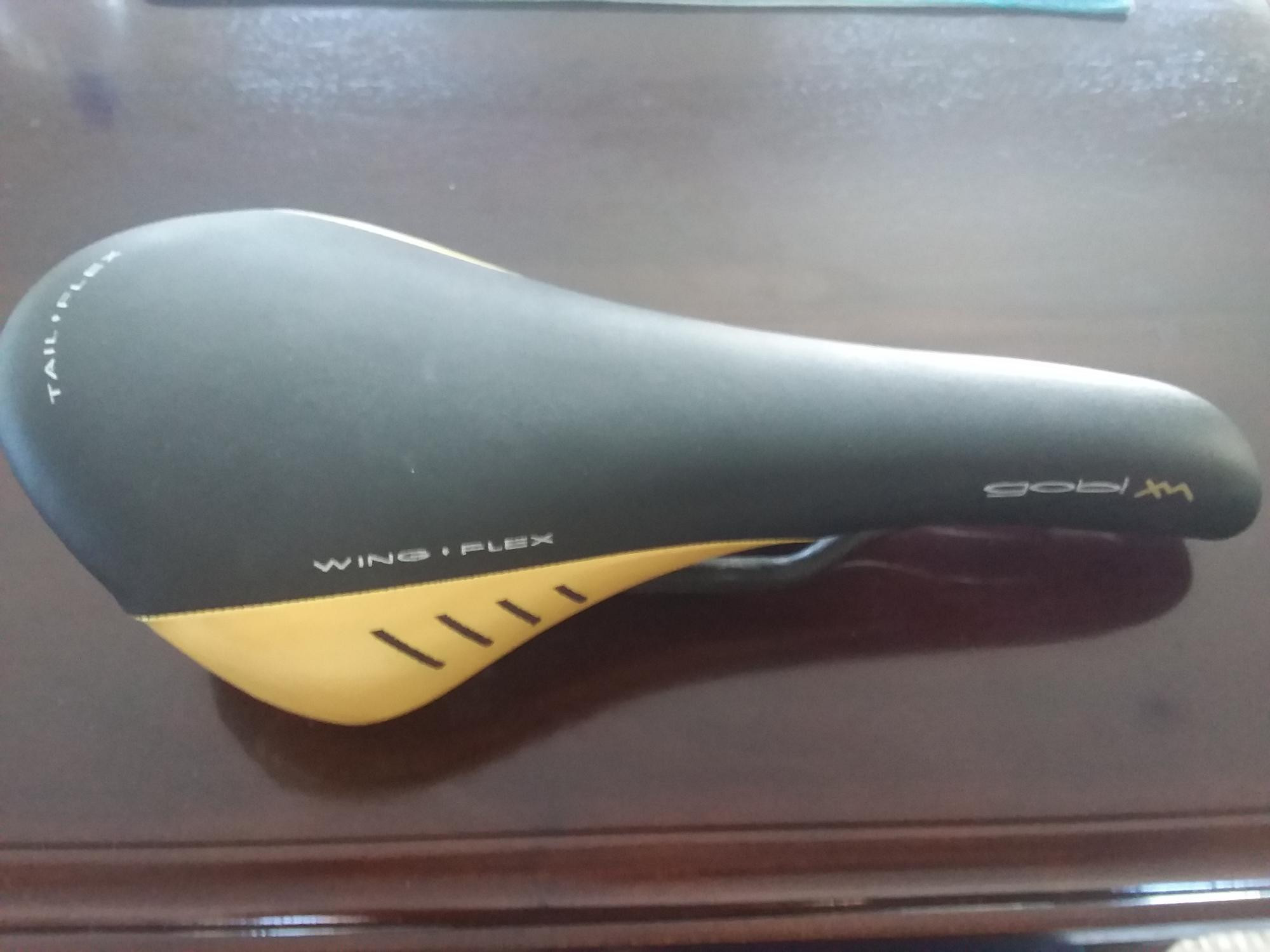 Fizik Gobi XM Saddle Saddles Bike Hub