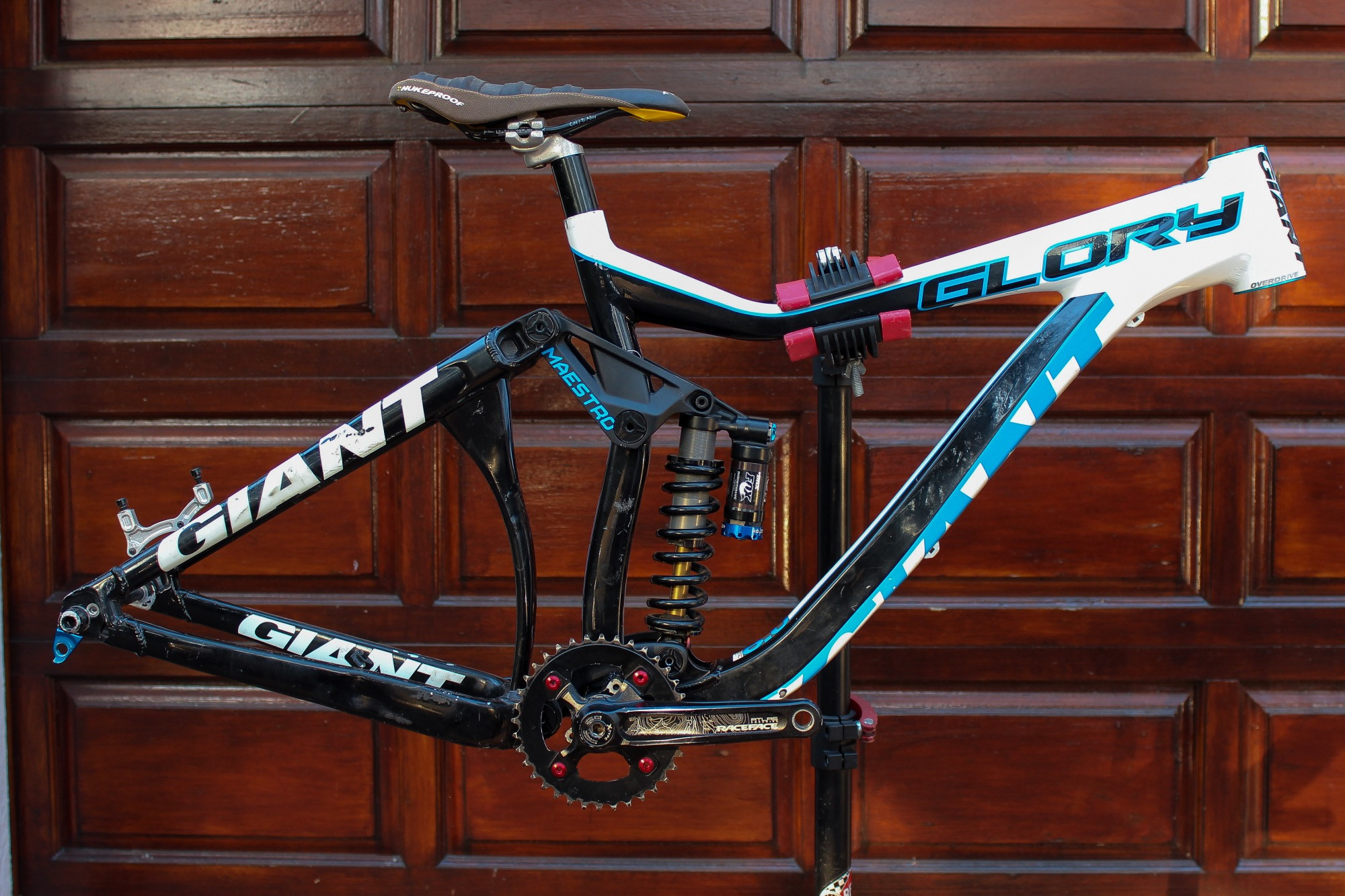 Giant Glory frame + extras | Downhill Bike Frames | Bike Hub