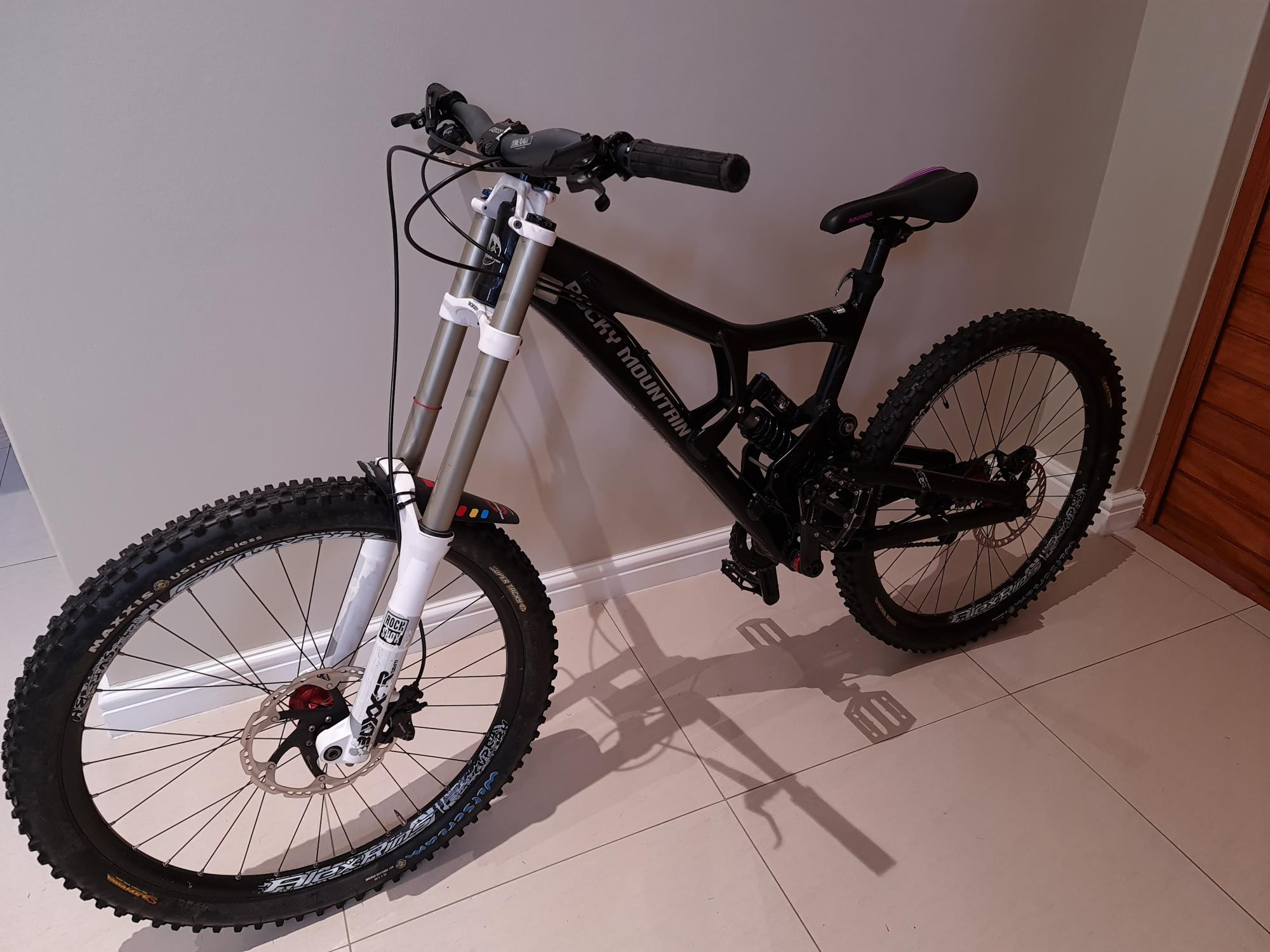② RockyMountainFlatline DHバイク2012年 Sサイズ Rocky Mountain FLATLINE PROのご紹介: DKFREERIDE