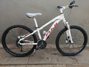 Fuji Sunfire Disc Brake Fuji Addy (XS) Hardtail Mountain Bikes Bike