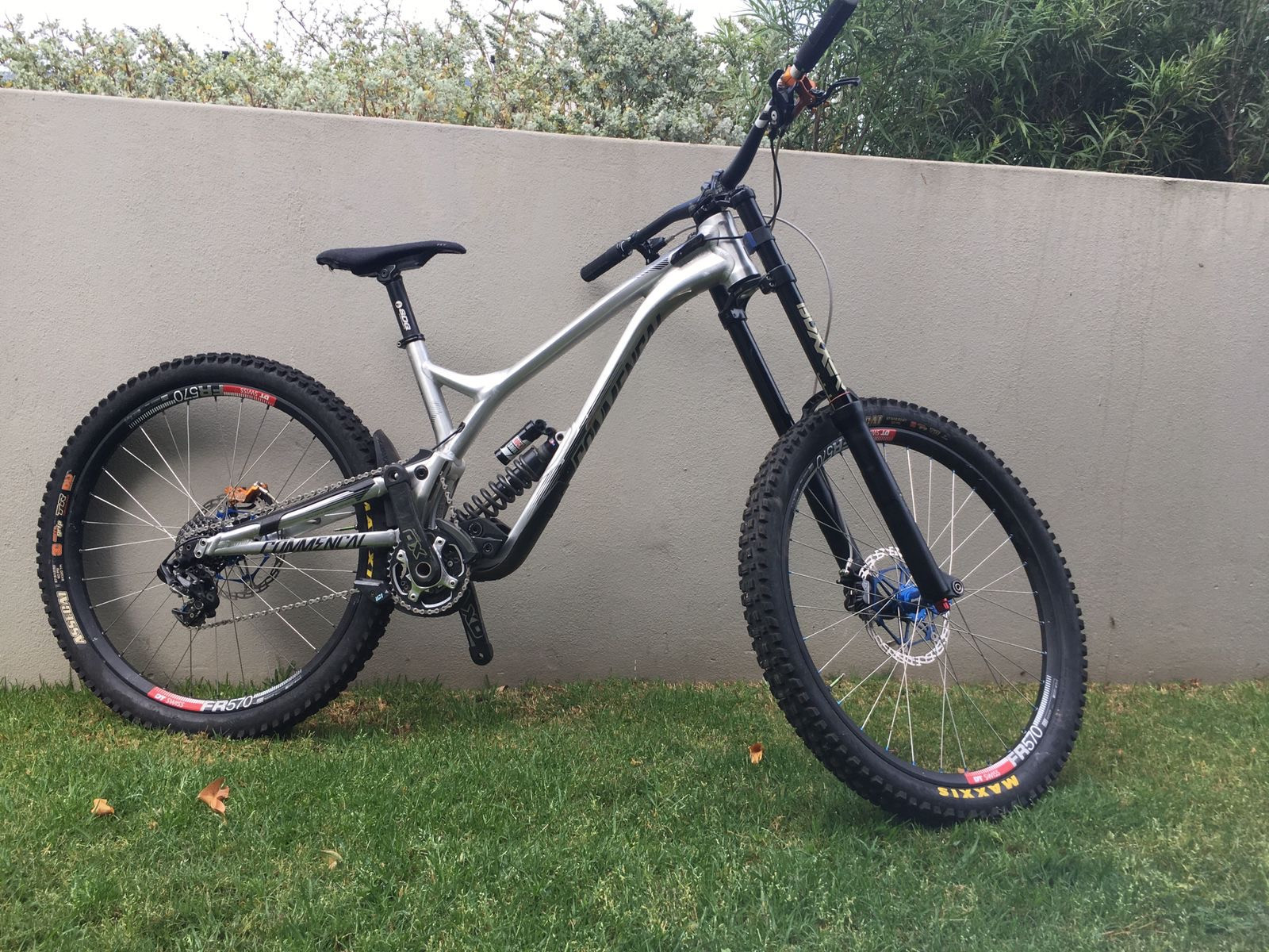 Commencal supreme Downhill Bikes Bike Hub