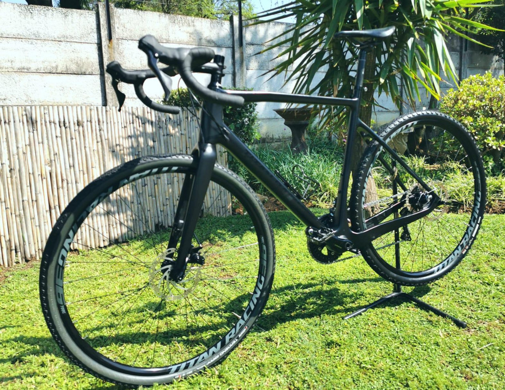 Titan Switch Elite 2019 Carbon Large Gravel Bikes Bike Hub