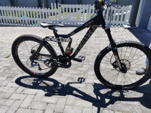 Kona Stinky downhill bike Downhill Bikes Bike Hub