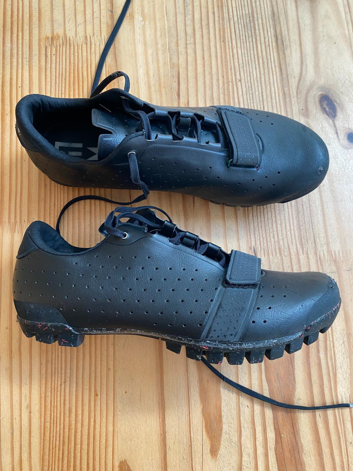 rapha bike shoes