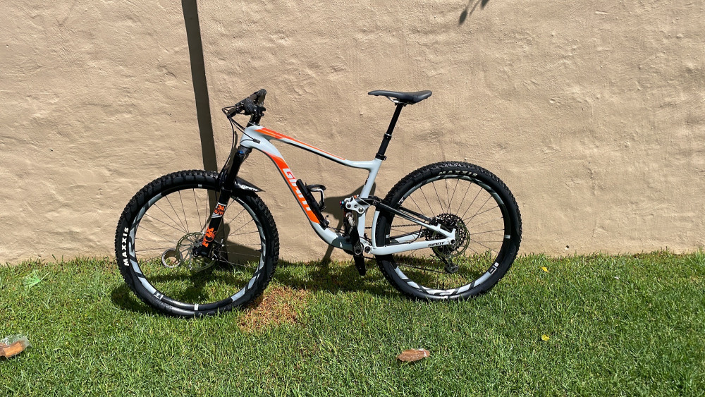 2019 Giant Anthem Advance Carbon Dual Suspension Mountain Bikes - Main Image