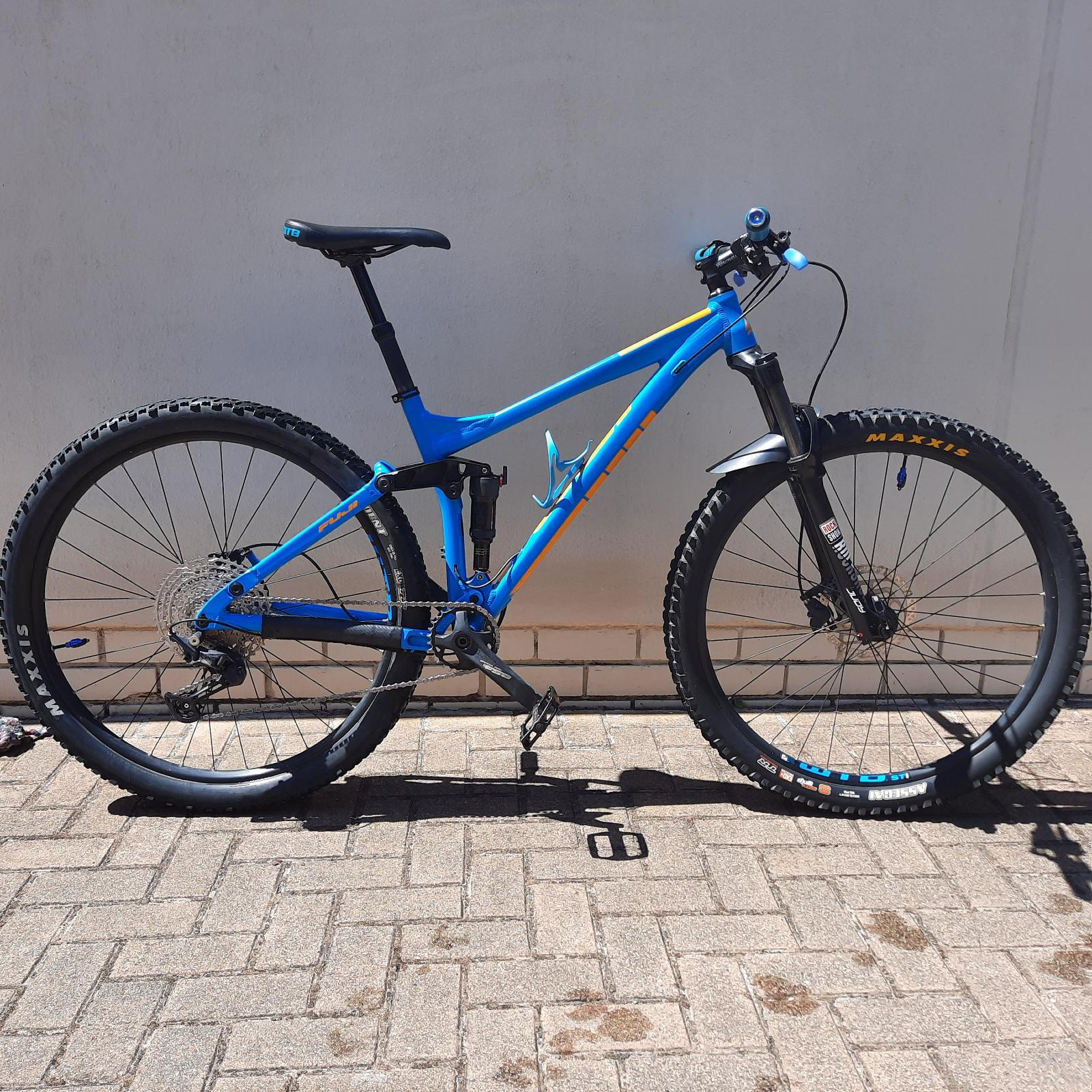 Fuji outland with plenty upgrades Dual Suspension Mountain