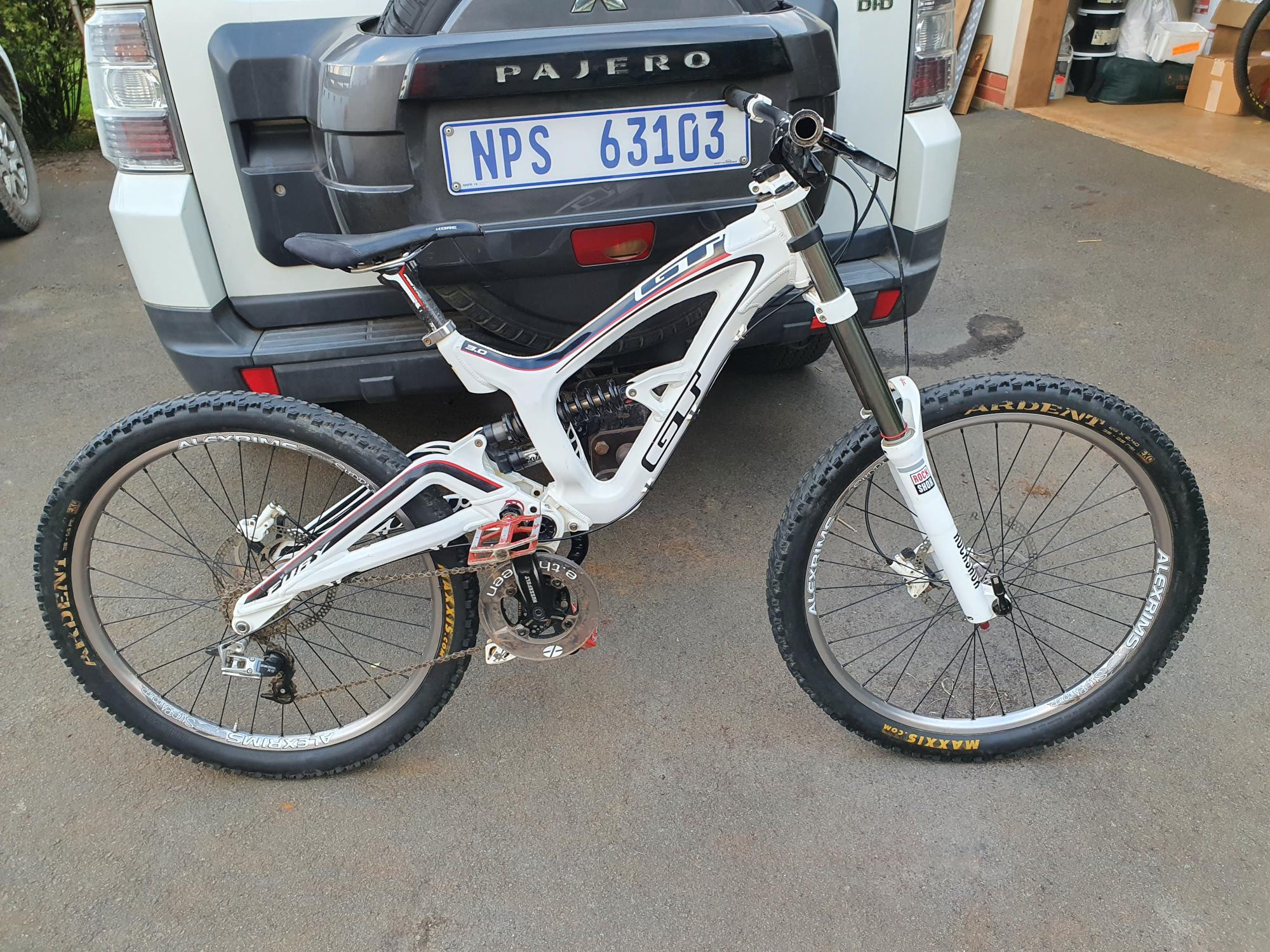 GT Fury Downhill Bikes Bike Hub