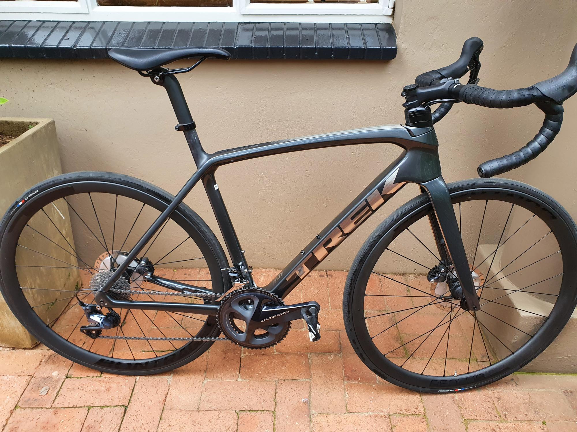 Trek Emonda SL6 Disc 2021 | Road Bikes | Bike Hub