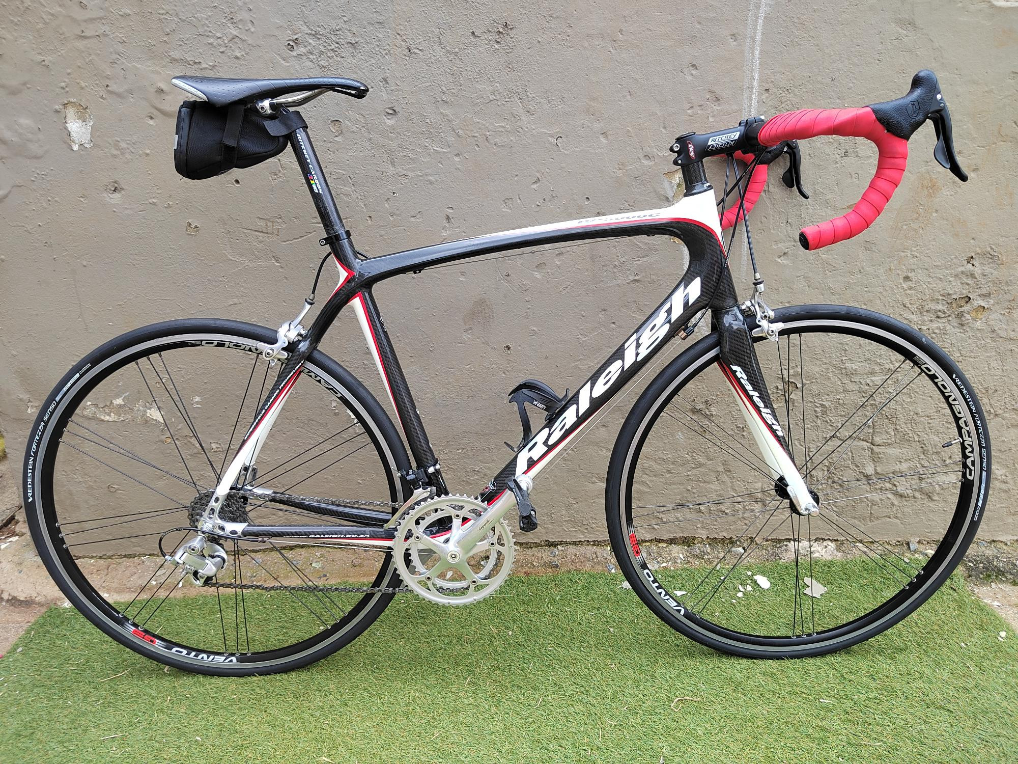 Raleigh RC8000c Full Carbon (L) *PRICE DROP* | Road Bikes | Bike Hub