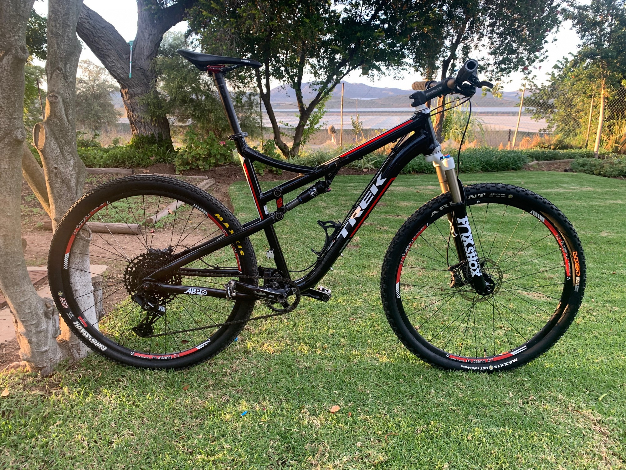Trek Superfly Pro (XXL), 1x12 brand new frame Dual Suspension