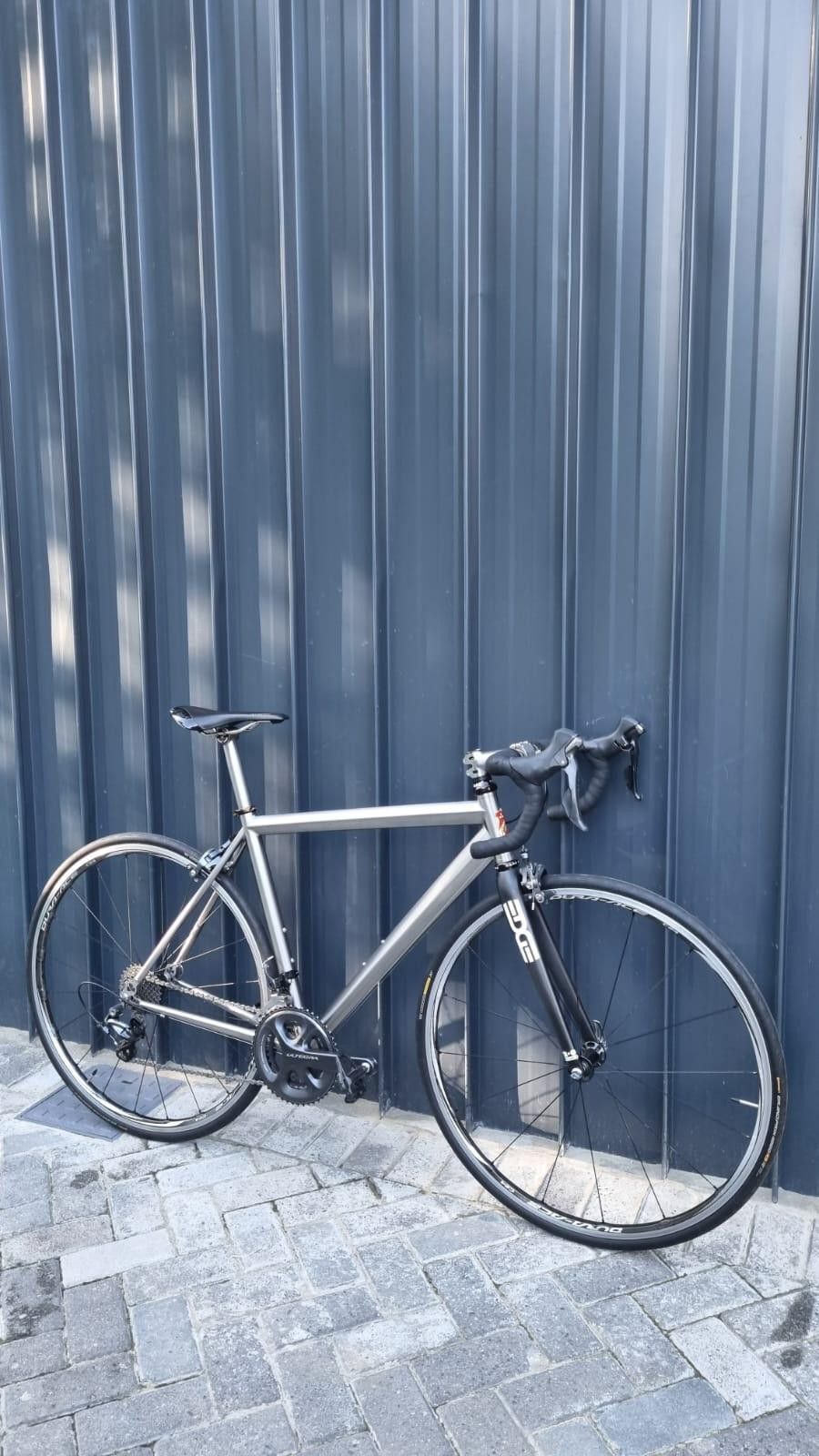 LYNSKEY R440 TITANIUM ROAD BIKE. | Road Bikes | Bike Hub