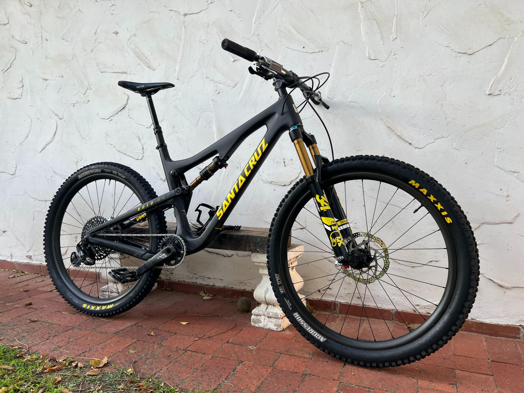 Santa Cruz 5010 CC 2018 | Dual Suspension Mountain Bikes | Bike Hub
